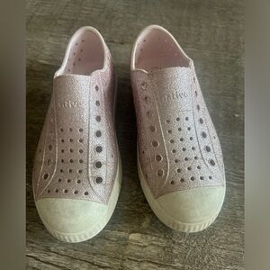 Native kids Jefferson Bling Glitter shoes in size 13, pink bronze water shoes